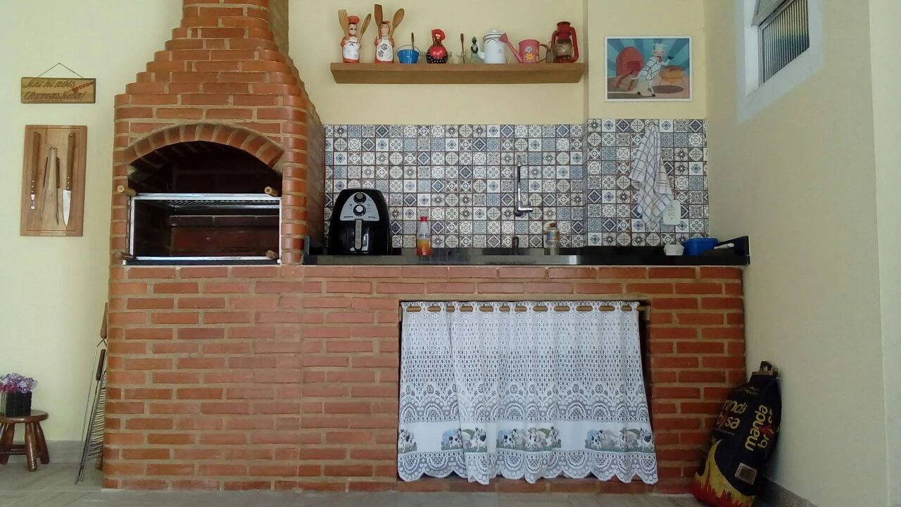 Detalhe de churrasqueira de tijolos