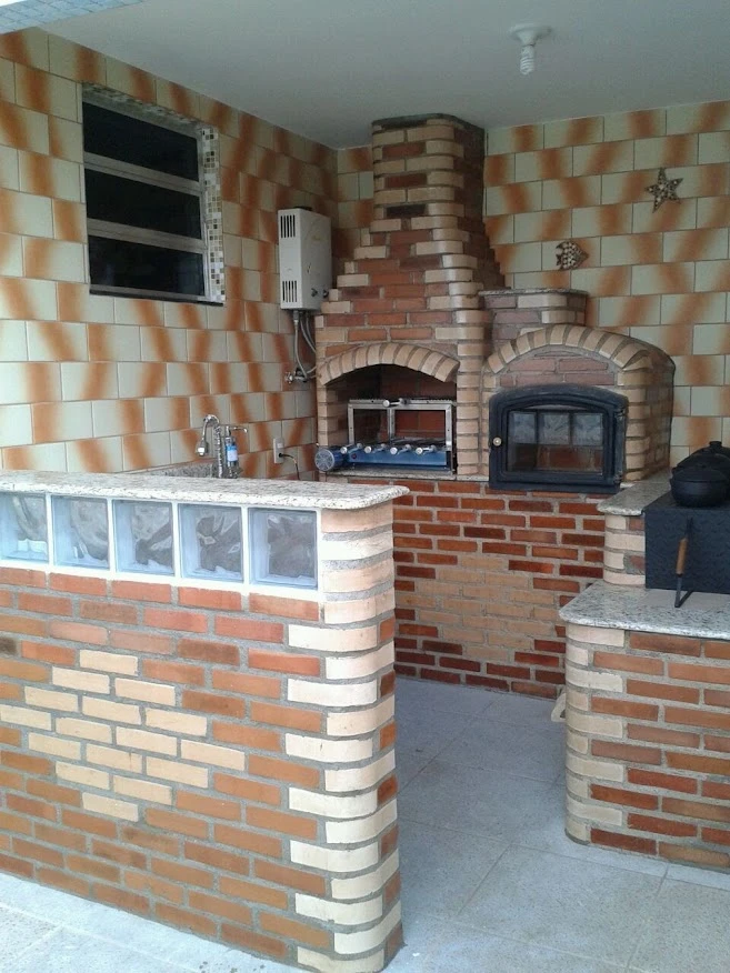 Detalhe de churrasqueira de tijolos