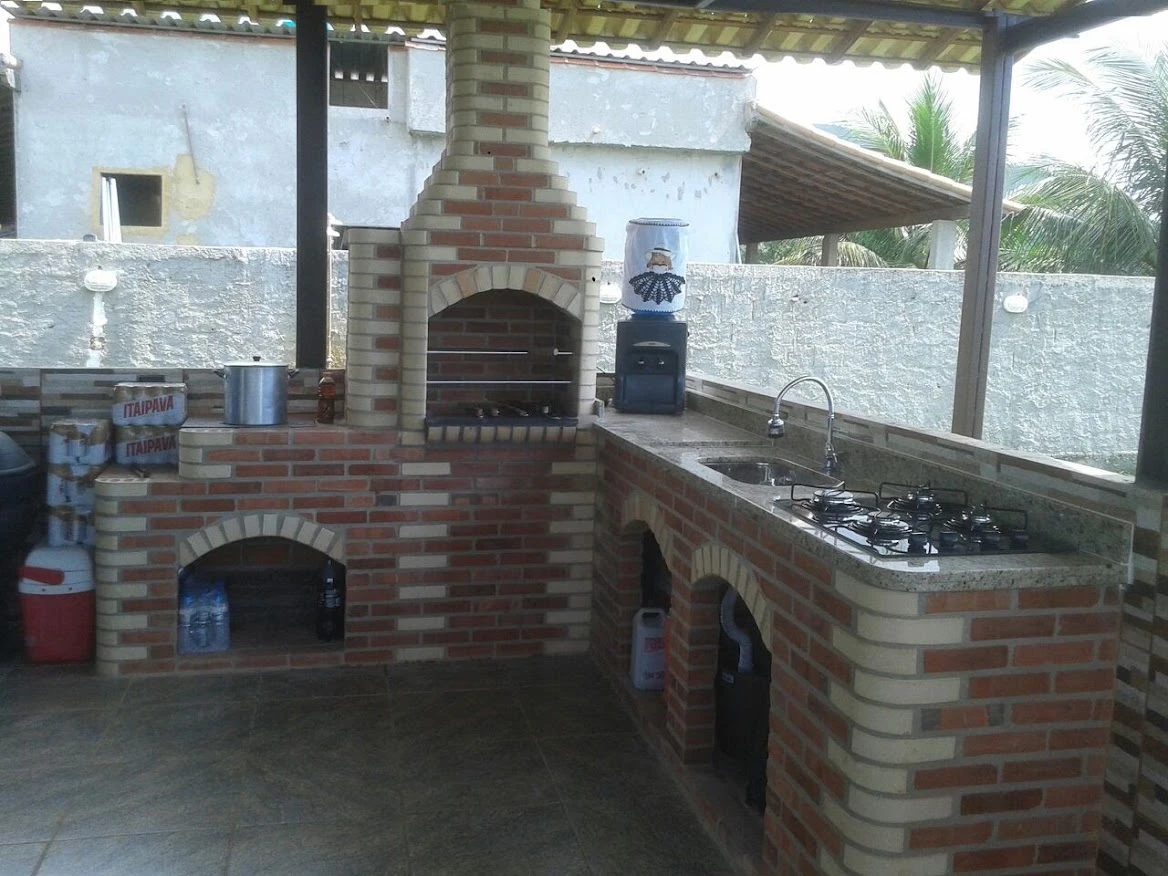 Detalhe de churrasqueira de tijolos