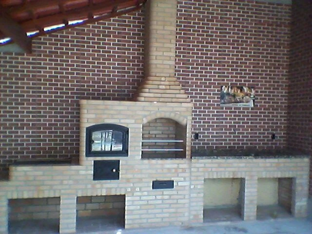Detalhe de churrasqueira de tijolos